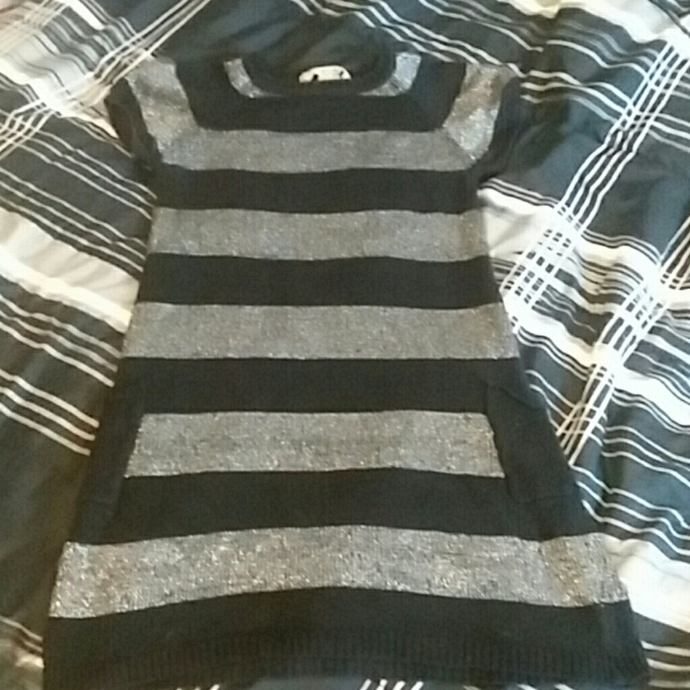 A knitted half dress with pockets